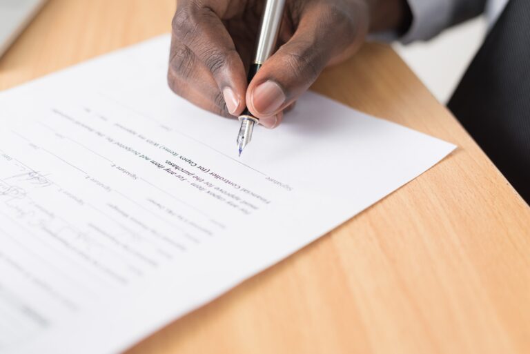 What does it take to have a valid and binding contract in South Africa?